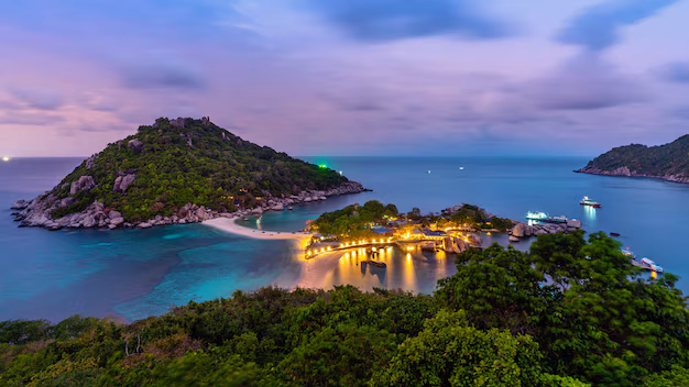 Exploring Phuket's Nightlife: Best Bars, Clubs, and Entertainment Spots